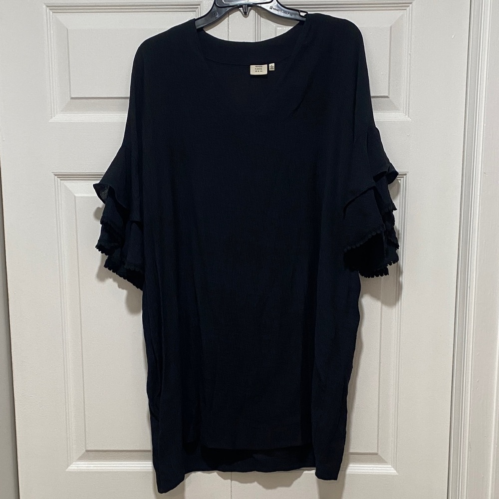 Elegant Black Women's bell sleeve vneck flowy dress